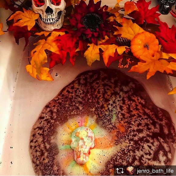 COPY - Jumbo rainbow skull bath bomb - Picture 5 of 5